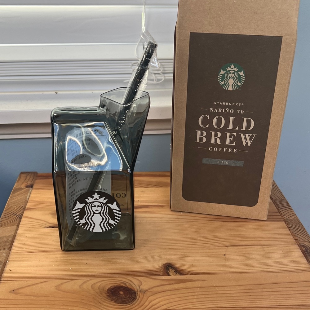 Starbucks Black Glass Tumbler with Cold Brew Pack
